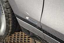 Land Rover 3.0 D300 R-Dynamic SE SUV 5dr Diesel Auto 4WD (s/s) (300 ps)