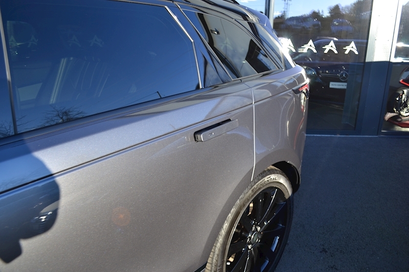 Land Rover 3.0 D300 R-Dynamic SE SUV 5dr Diesel Auto 4WD (s/s) (300 ps)