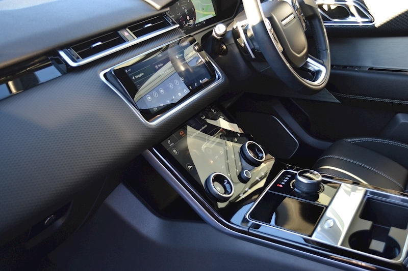 Land Rover 3.0 D300 R-Dynamic SE SUV 5dr Diesel Auto 4WD (s/s) (300 ps)