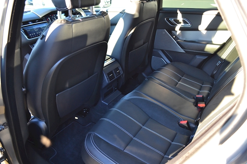 Land Rover 3.0 D300 R-Dynamic SE SUV 5dr Diesel Auto 4WD (s/s) (300 ps)