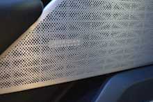 Land Rover 3.0 D300 R-Dynamic SE SUV 5dr Diesel Auto 4WD (s/s) (300 ps)