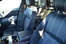 Land Rover 3.0 D300 R-Dynamic SE SUV 5dr Diesel Auto 4WD (s/s) (300 ps)