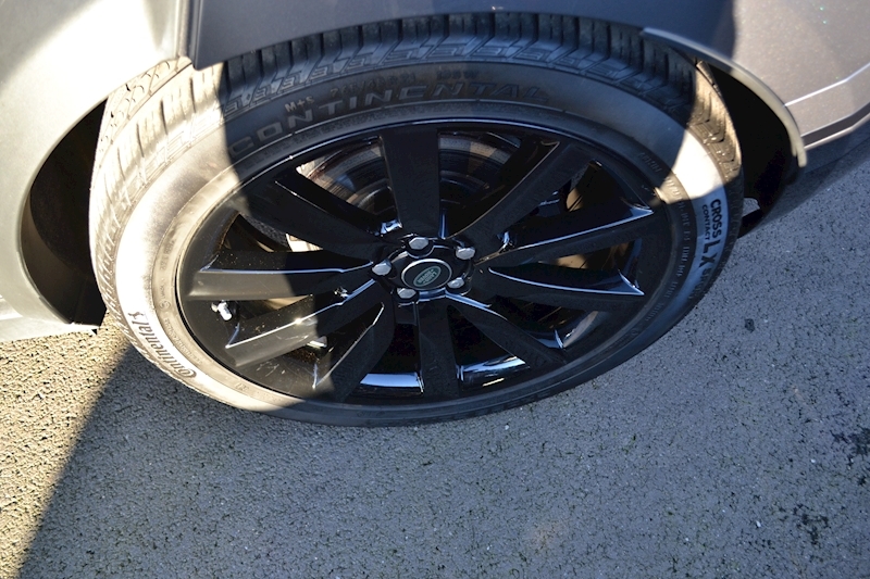 Land Rover 3.0 D300 R-Dynamic SE SUV 5dr Diesel Auto 4WD (s/s) (300 ps)