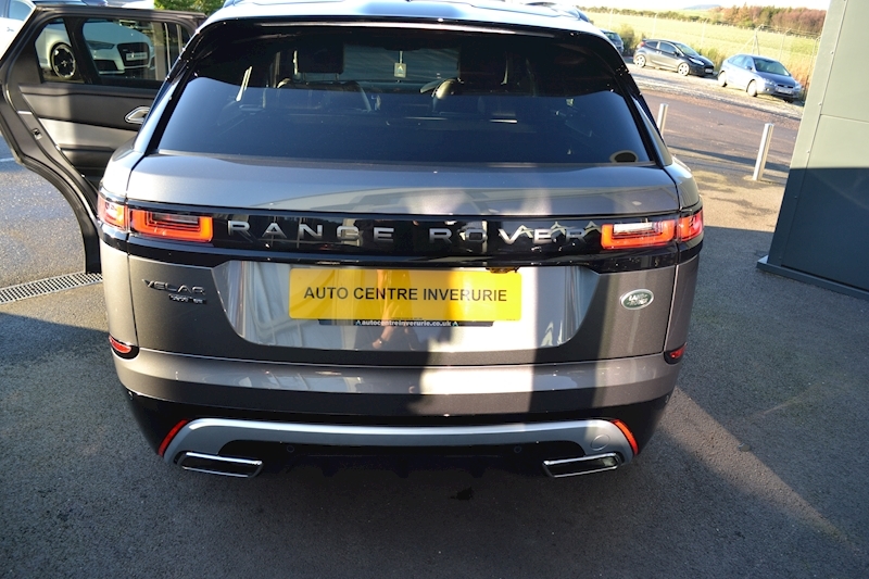 Land Rover 3.0 D300 R-Dynamic SE SUV 5dr Diesel Auto 4WD (s/s) (300 ps)