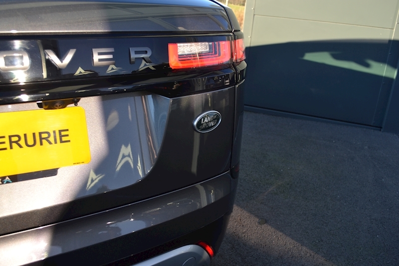 Land Rover 3.0 D300 R-Dynamic SE SUV 5dr Diesel Auto 4WD (s/s) (300 ps)