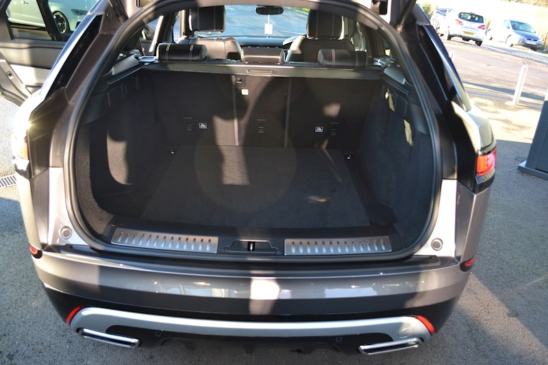 Land Rover 3.0 D300 R-Dynamic SE SUV 5dr Diesel Auto 4WD (s/s) (300 ps)