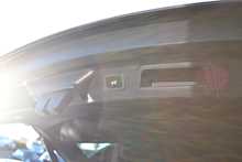 Land Rover 3.0 D300 R-Dynamic SE SUV 5dr Diesel Auto 4WD (s/s) (300 ps)