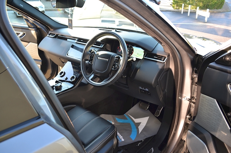 Land Rover 3.0 D300 R-Dynamic SE SUV 5dr Diesel Auto 4WD (s/s) (300 ps)