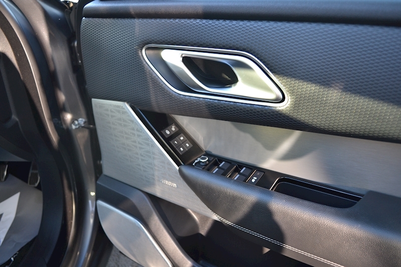 Land Rover 3.0 D300 R-Dynamic SE SUV 5dr Diesel Auto 4WD (s/s) (300 ps)