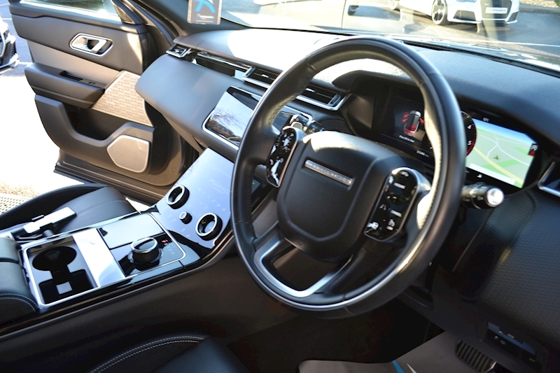 Land Rover 3.0 D300 R-Dynamic SE SUV 5dr Diesel Auto 4WD (s/s) (300 ps)