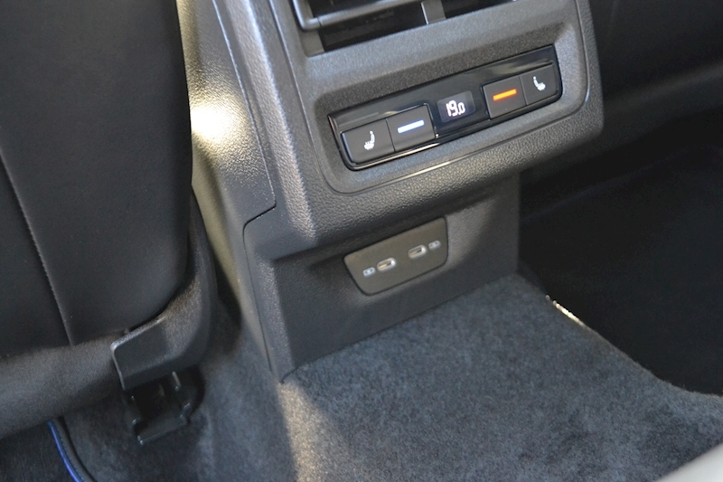 Volkswagen 2.0 TSI R Hatchback 5dr Petrol DSG 4Motion (s/s) (320 ps)