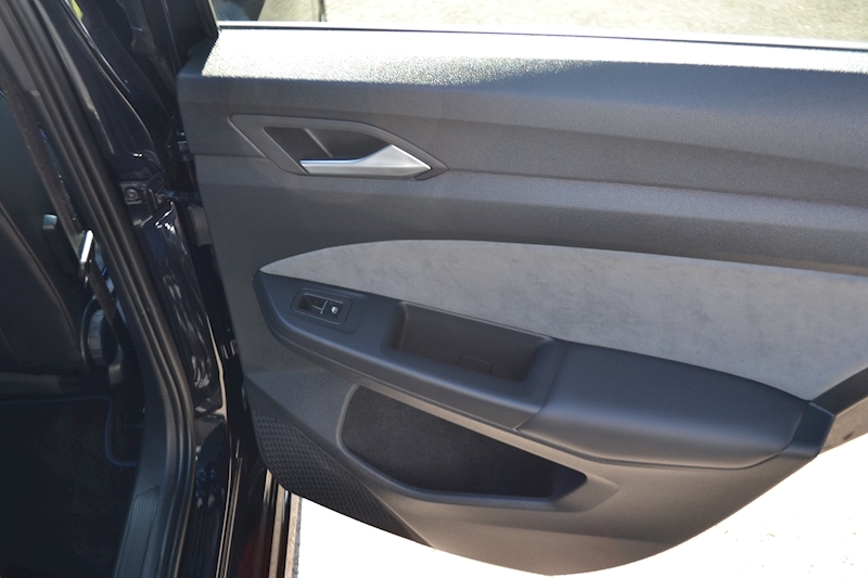 Volkswagen 2.0 TSI R Hatchback 5dr Petrol DSG 4Motion (s/s) (320 ps)