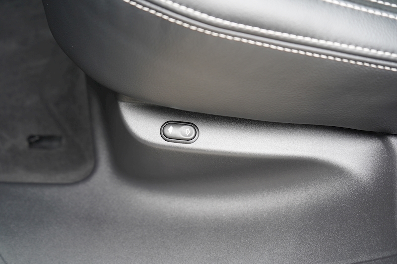 Land Rover 2.0 P250 R-Dynamic S SUV 5dr Petrol Auto 4WD (s/s) (250 ps)