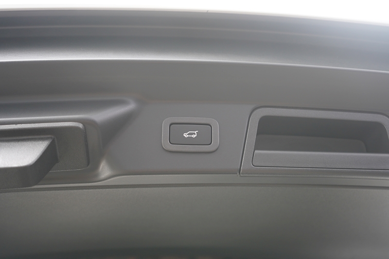 Land Rover 2.0 P250 R-Dynamic S SUV 5dr Petrol Auto 4WD (s/s) (250 ps)