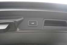 Land Rover 2.0 P250 R-Dynamic S SUV 5dr Petrol Auto 4WD (s/s) (250 ps)