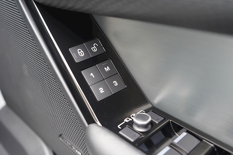 Land Rover 2.0 P250 R-Dynamic S SUV 5dr Petrol Auto 4WD (s/s) (250 ps)