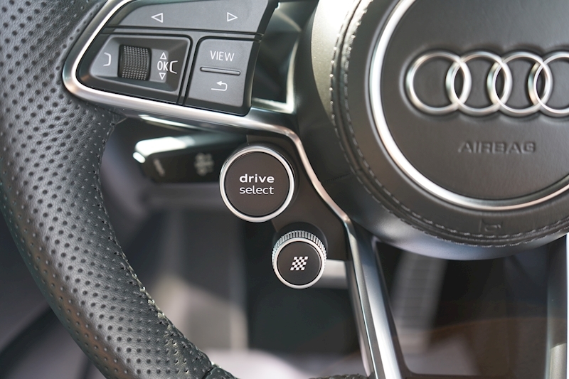 Audi R8 FSI V10 Plus 5.2 2dr Coupe Automatic Petrol