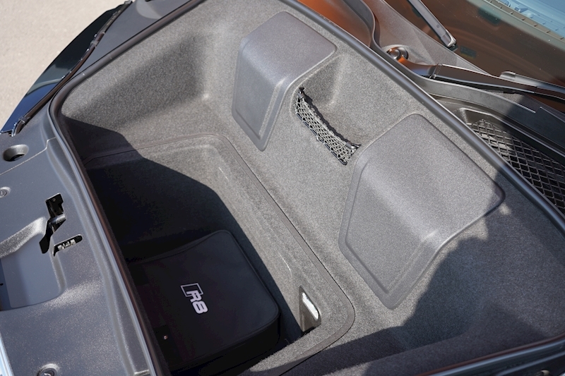 Audi R8 FSI V10 Plus 5.2 2dr Coupe Automatic Petrol