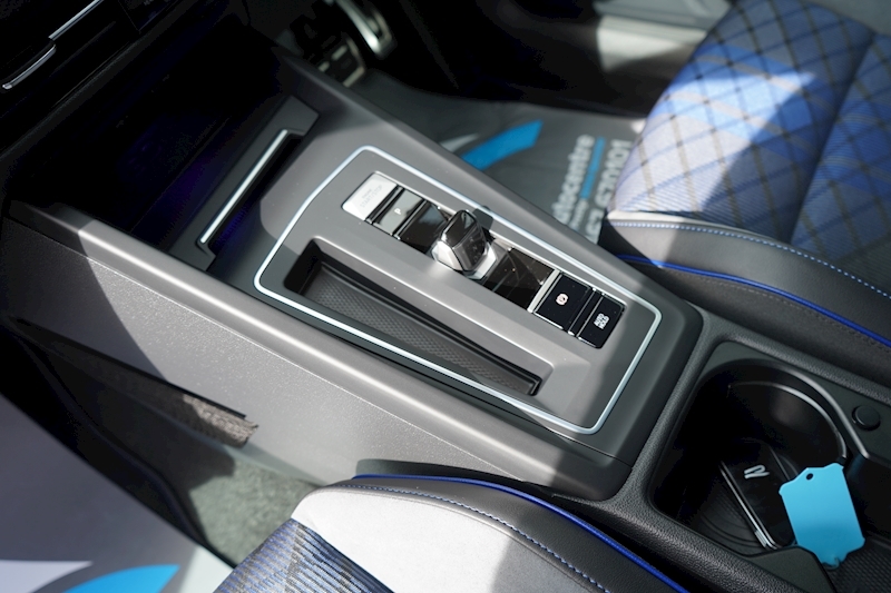 Volkswagen 2.0 TSI R Hatchback 5dr Petrol DSG 4Motion (s/s) (320 ps)