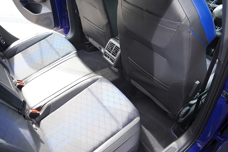 Volkswagen 2.0 TSI R Hatchback 5dr Petrol DSG 4Motion (s/s) (320 ps)