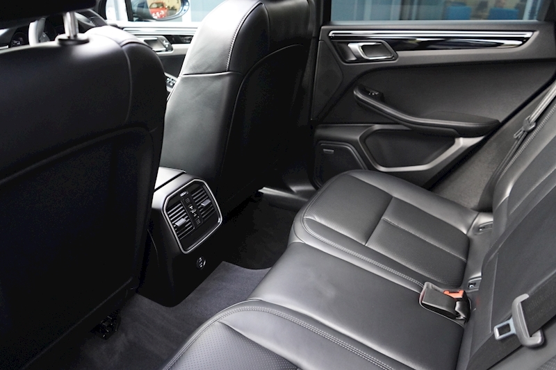 Porsche 3.0T V6 S SUV 5dr Petrol PDK 4WD (s/s) (354 ps)