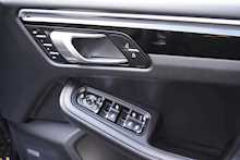 Porsche 3.0T V6 S SUV 5dr Petrol PDK 4WD (s/s) (354 ps)