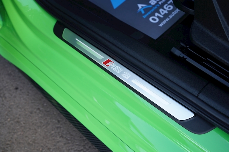 Audi RS3 2.5 TFSI Carbon Black Sportback 5dr Petrol S Tronic quattro (s/s) (400 ps)