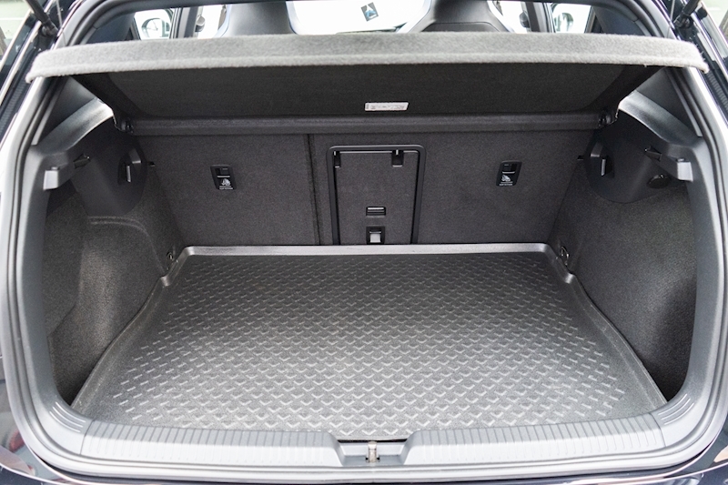 Volkswagen 2.0 TSI R Hatchback 5dr Petrol DSG 4Motion (s/s) (320 ps)