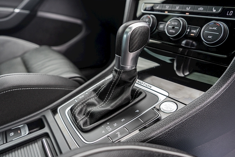 Volkswagen 2.0 TSI BlueMotion Tech R Hatchback 5dr Petrol DSG 4Motion Euro 6 (s/s) (310 ps)