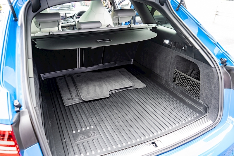 Audi 4.0 TFSI V8 Performance Estate 5dr Petrol Tiptronic quattro Euro 6 (s/s) (605 ps)