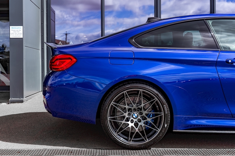 BMW M4 BiTurbo Competition - U3456