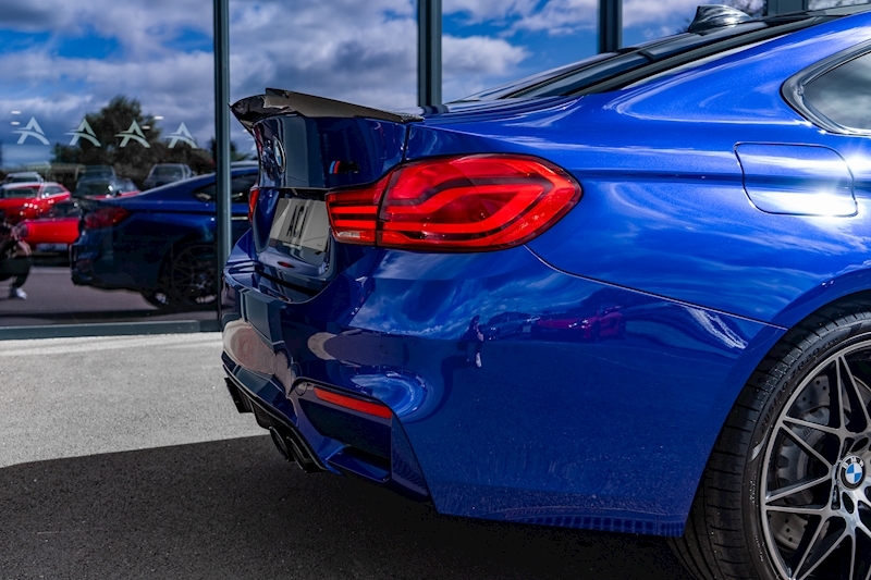 BMW M4 BiTurbo Competition - U3456