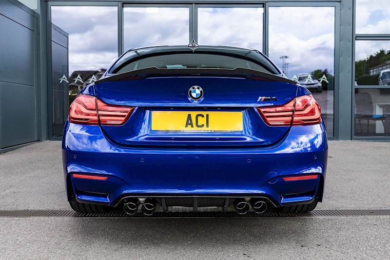 BMW M4 BiTurbo Competition - U3456