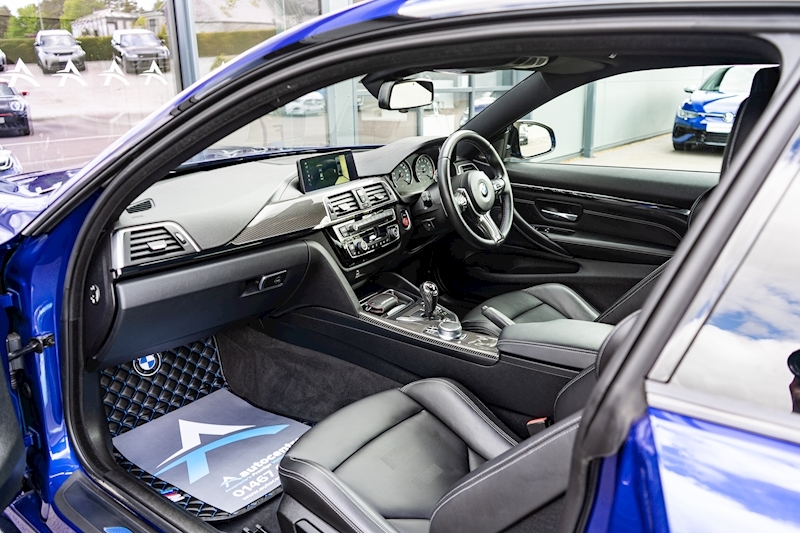 BMW M4 BiTurbo Competition - U3456