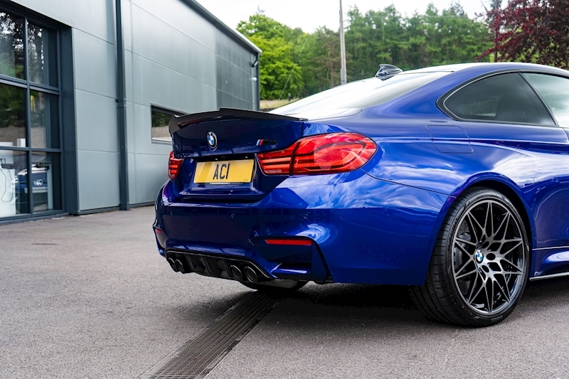 BMW M4 BiTurbo Competition - U3456