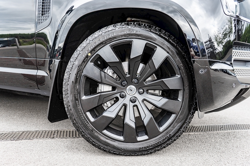 Land Rover 3.0 D300 MHEV X-Dynamic S SUV 5dr Diesel Auto 4WD Euro 6 (s/s) (300 ps)