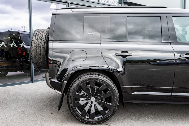 Land Rover 3.0 D300 MHEV X-Dynamic S SUV 5dr Diesel Auto 4WD Euro 6 (s/s) (300 ps)