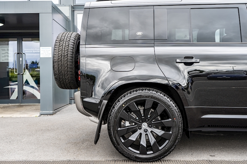 Land Rover 3.0 D300 MHEV X-Dynamic S SUV 5dr Diesel Auto 4WD Euro 6 (s/s) (300 ps)