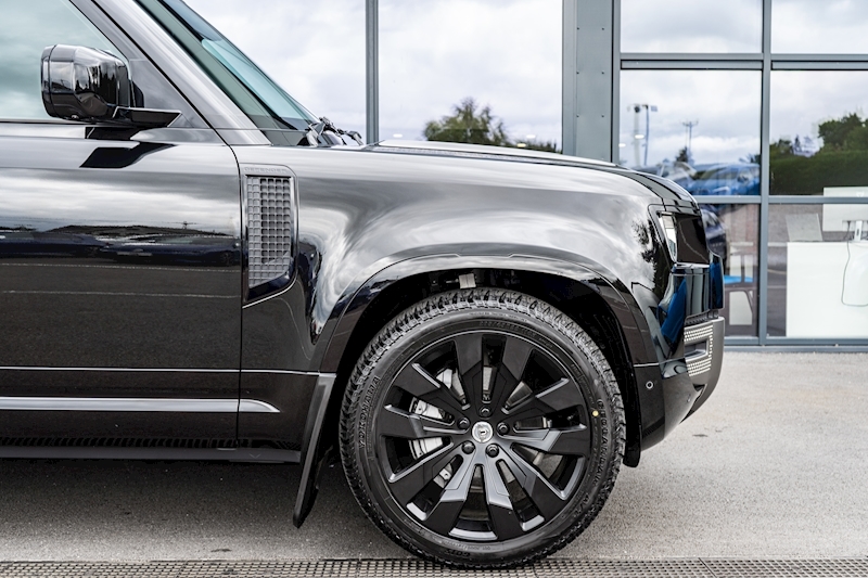 Land Rover 3.0 D300 MHEV X-Dynamic S SUV 5dr Diesel Auto 4WD Euro 6 (s/s) (300 ps)