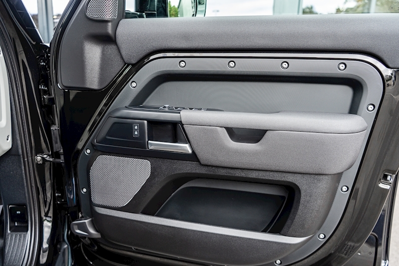 Land Rover 3.0 D300 MHEV X-Dynamic S SUV 5dr Diesel Auto 4WD Euro 6 (s/s) (300 ps)