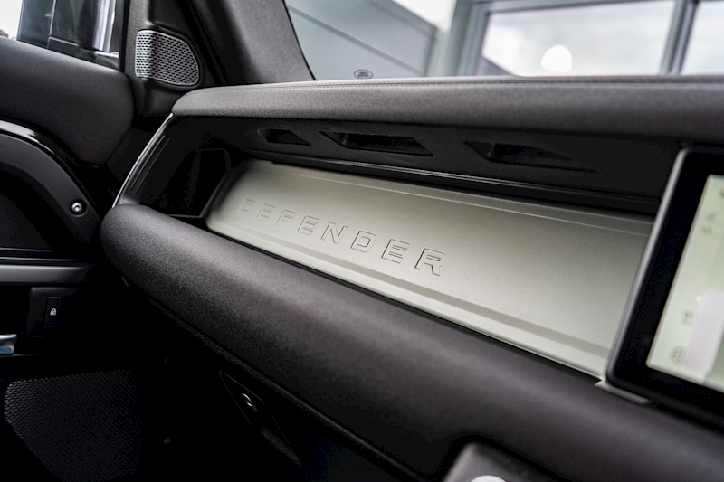 Land Rover 3.0 D300 MHEV X-Dynamic S SUV 5dr Diesel Auto 4WD Euro 6 (s/s) (300 ps)