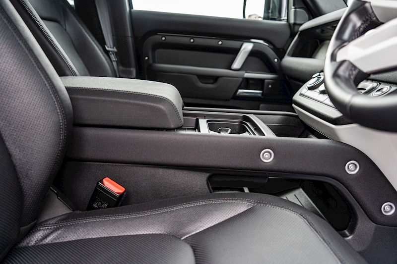 Land Rover 3.0 D300 MHEV X-Dynamic S SUV 5dr Diesel Auto 4WD Euro 6 (s/s) (300 ps)