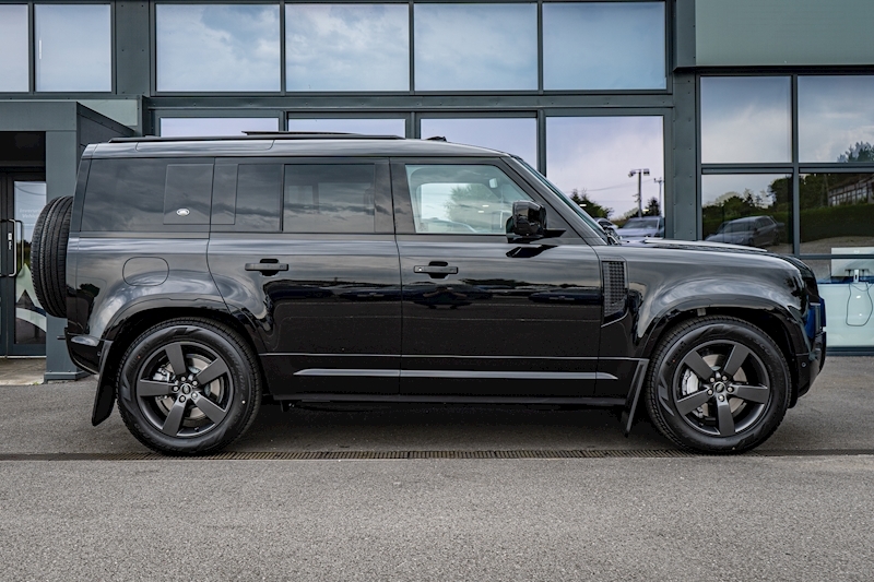 Land Rover Defender 110 D300 MHEV X-Dynamic HSE 3.0 5dr SUV Automatic Diesel