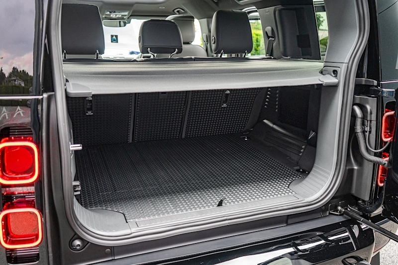 Land Rover Defender 110 D300 MHEV X-Dynamic HSE 3.0 5dr SUV Automatic Diesel