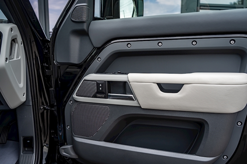 Land Rover Defender 110 D300 MHEV X-Dynamic HSE 3.0 5dr SUV Automatic Diesel