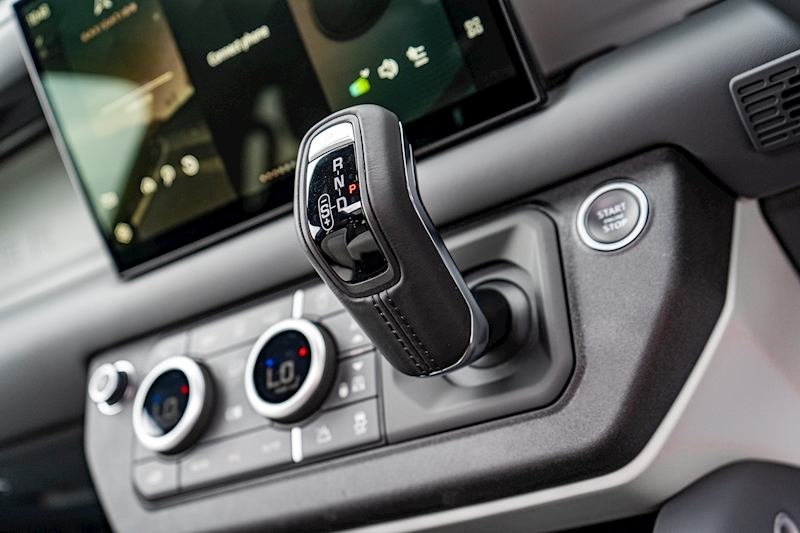 Land Rover Defender 110 D300 MHEV X-Dynamic HSE 3.0 5dr SUV Automatic Diesel