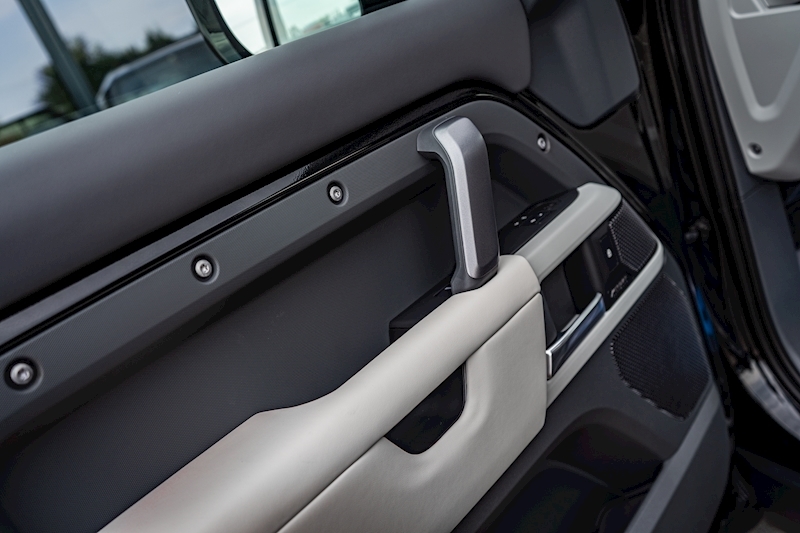 Land Rover Defender 110 D300 MHEV X-Dynamic HSE 3.0 5dr SUV Automatic Diesel