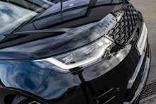 Land Rover 3.0 D300 MHEV R-Dynamic SE SUV 5dr Diesel Auto 4WD Euro 6 (s/s) (300 ps)