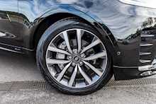 Land Rover 3.0 D300 MHEV R-Dynamic SE SUV 5dr Diesel Auto 4WD Euro 6 (s/s) (300 ps)
