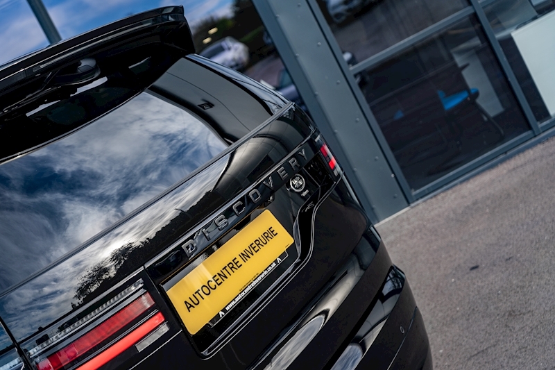 Land Rover 3.0 D300 MHEV R-Dynamic SE SUV 5dr Diesel Auto 4WD Euro 6 (s/s) (300 ps)